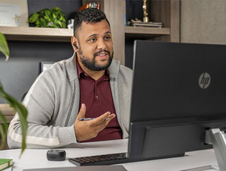 Male person in an online conversation wearing HP Poly earbuds